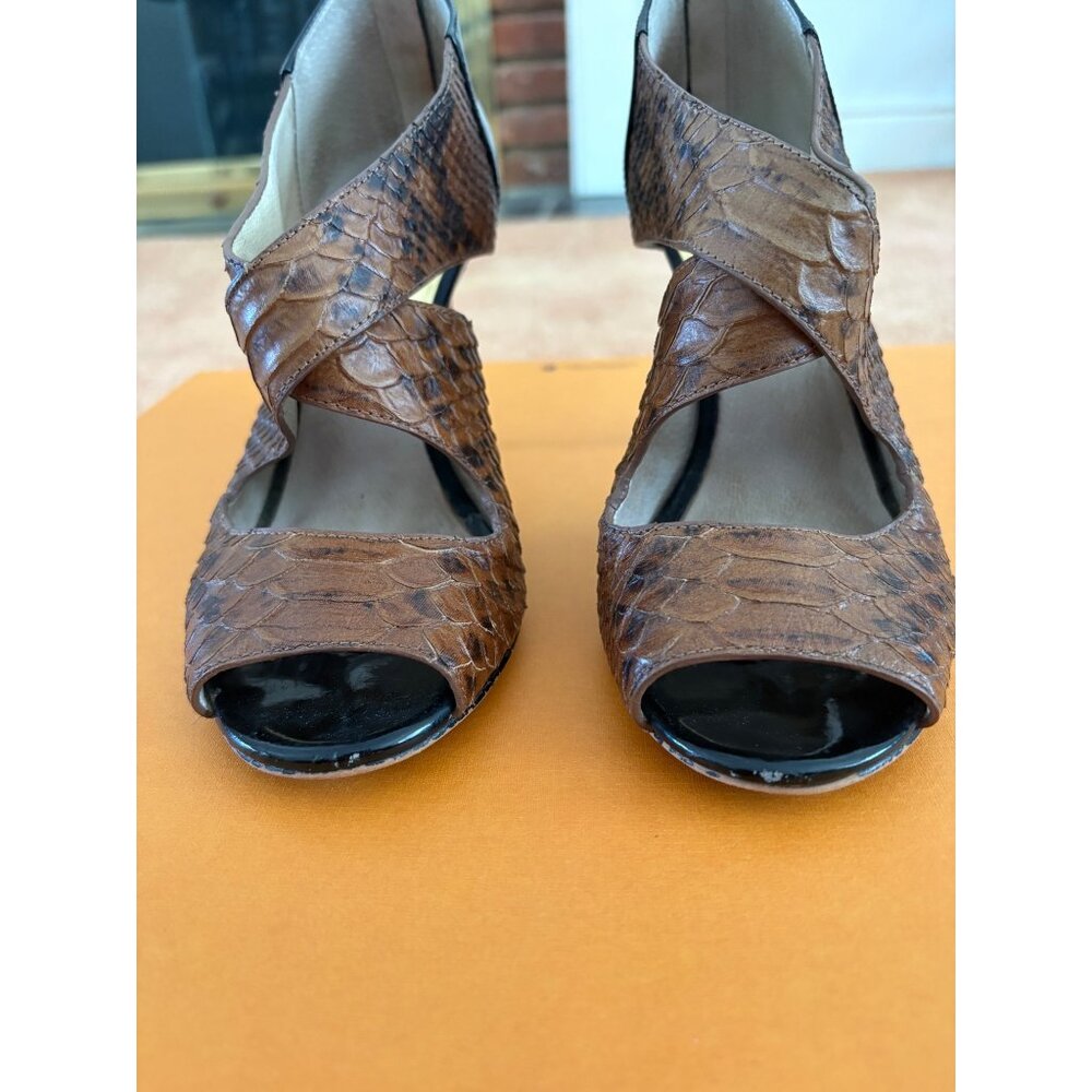 Michael Kors Elena Brown Snakeskin Leather Black Patent Heels Open Toe Sandals 6 - Picture 4 of 14